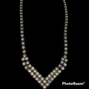 Hollywood glamour v rhinestone sparkle necklace